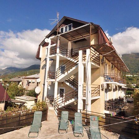 U Ruslana Guest House Gagra Extérieur photo
